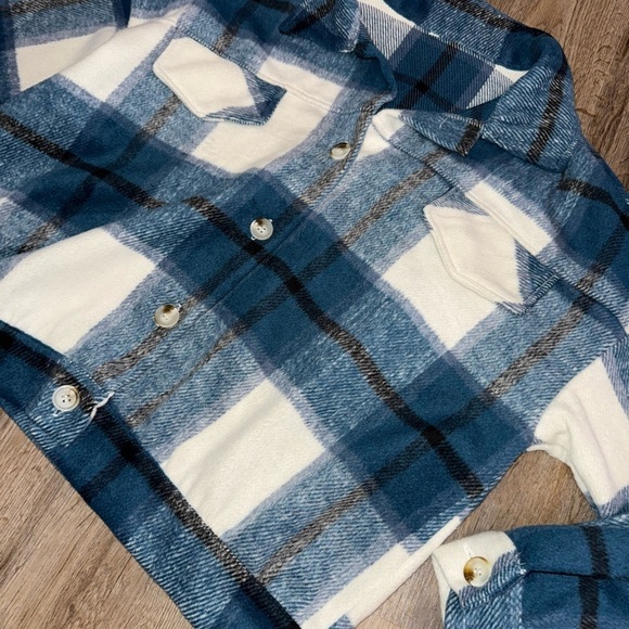 Thick Plaid Shacket - Picture 4 of 8